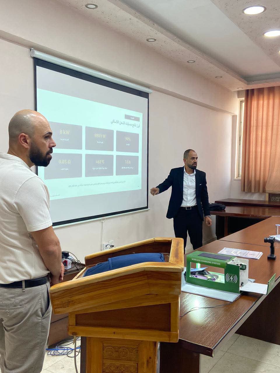 مناقشة مشاريع تخرج الطلبة و افتتاح معرض الفنون التطبيقية في الكلية الجامعية العربية للتكنولوجيا