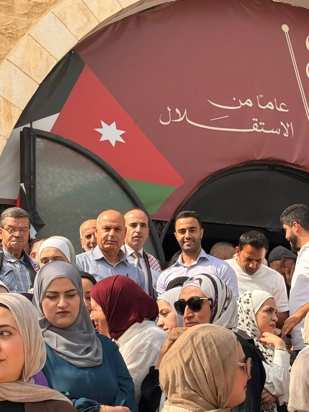 الكلية الجامعية العربية للتكنولوجيا تنظم وقفة تضامنية مع أهالي قرية حمود في الكرك