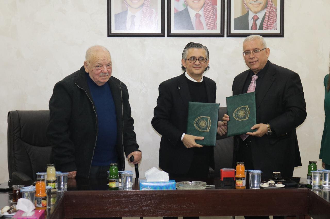 الكلية الجامعية العربية للتكنولوجيا توقع اتفاقية تعاون مع فندق الماريوت – البحر الميت