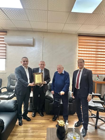 توقيع اتفاقية تعاون بين الكلية الجامعية العربية للتكنولوجيا وجمعية اليتيم العربي