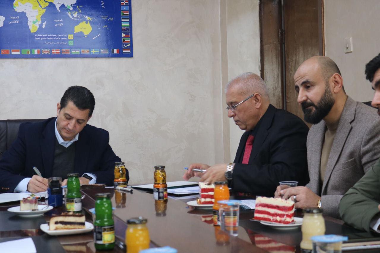 الكلية الجامعية العربية للتكنولوجيا توقع اتفاقية تدريب مع شركة الخلية الذكية